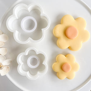 Daisy Shape Cutter ( 2 sizes available)